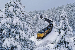 Снежный поезд от Москвы до Байкала