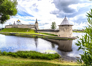 Были и предания старинных крепостей Пскова