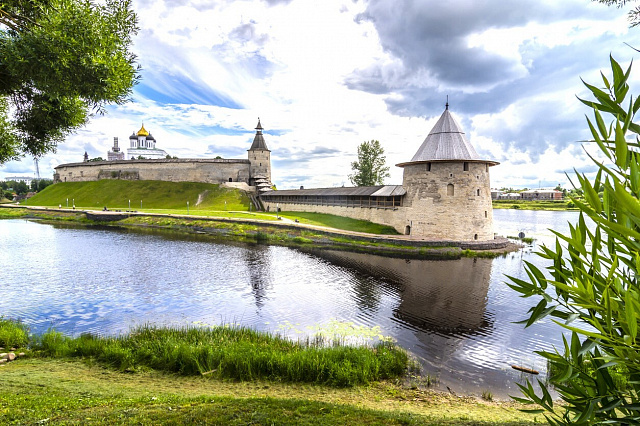 Были и предания старинных крепостей Пскова