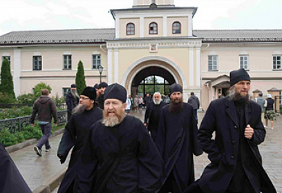 К великим оптинским старцам 