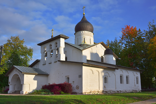 Были и предания старинных крепостей Пскова